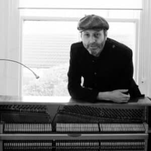 Ashley Kingsley - Piano teacher