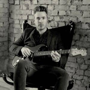 Oliver Pikett - Guitar teacher