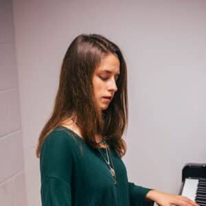 Marta Pereira - Guitar teacher